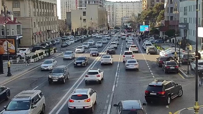 Bakıda yollarda tıxac var - SİYAHI
