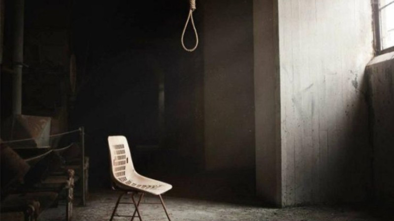 Bakıda DƏHŞƏT: Bağçada asılmış meyit tapıldı