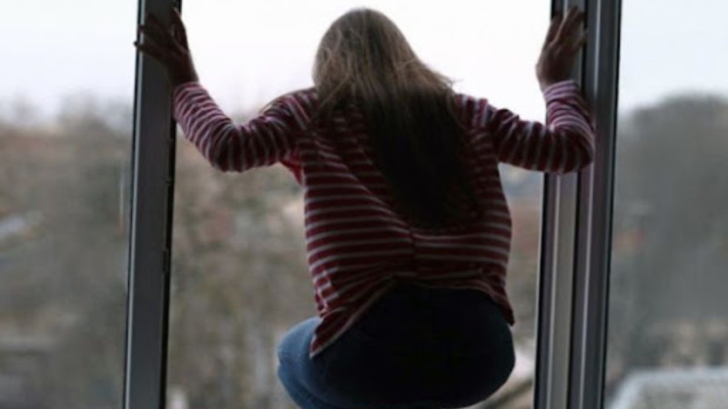 Bakıda şagird məktəbin binasından özünü atıb? – RƏSMİ AÇIQLAMA