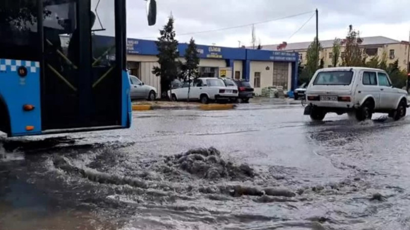 Masazır “batır”: Küçələrdən sel keçir, işıqlar gecədən sönüb – ŞİKAYƏT