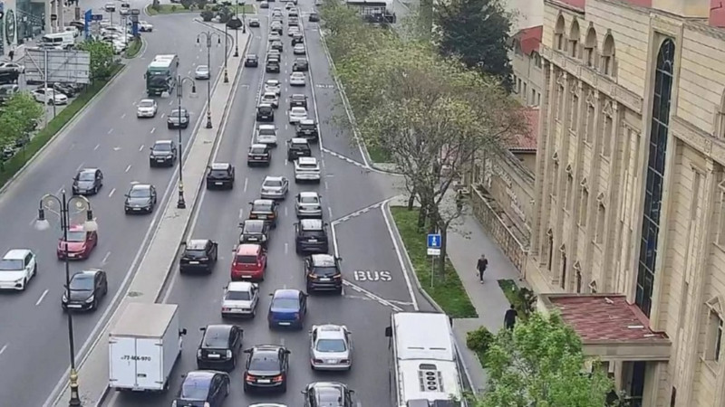 Bakının bir çox yollarında tıxac müşahidə edilir - SİYAHI