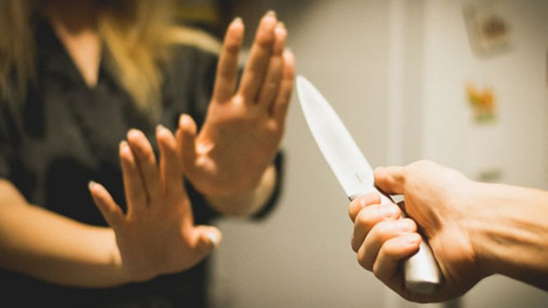 Nərimanov rayonunda dayı bacısı qızını bıçaqlayıb