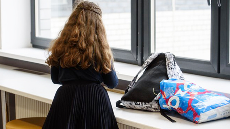 9 yaşlı qızına cinsi zorakılıq edən sevgilisini bıçaqladı