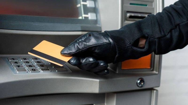 Kartlardan bir günə 15 mindən çox pul oğurladılar