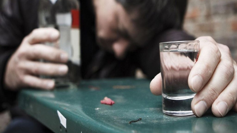 O qədər içdi ki, ürəyi partlayıb öldü 