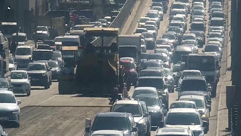 Ziya Bünyadov prospektində təmir: Yollarda sıxlıq var