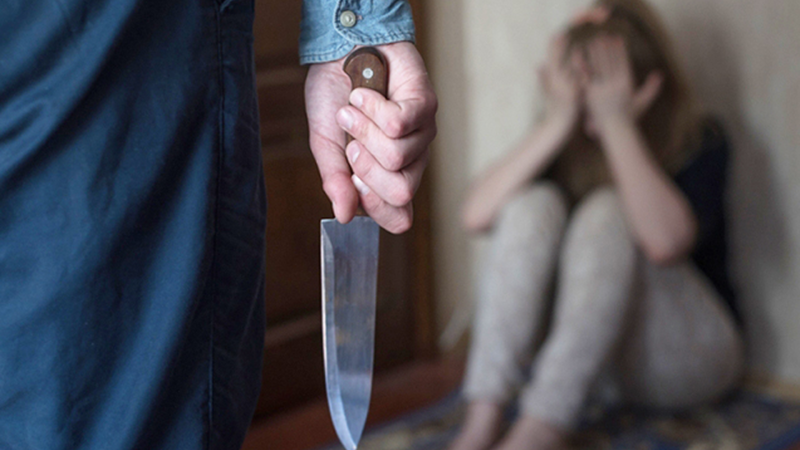 Bakıda ər boşanmaq istəyən arvadının qulağını kəsib?