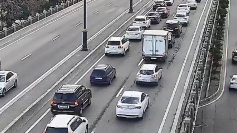 Bakının bir çox yollarında tıxac müşahidə edilir - SİYAHI