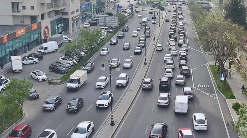 Bakının bir çox yollarında tıxac müşahidə edilir - SİYAHI
