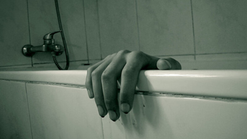 Bakıda sərxoş kişi hamamda yıxılıb öldü