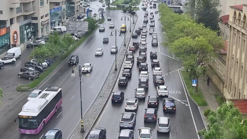 Bakının yollarında tıxac müşahidə edilir – SİYAHI