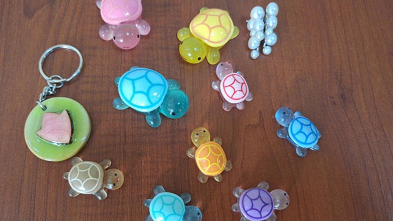 İmtahana cibində oyuncaqlarla gəldi - FOTO 