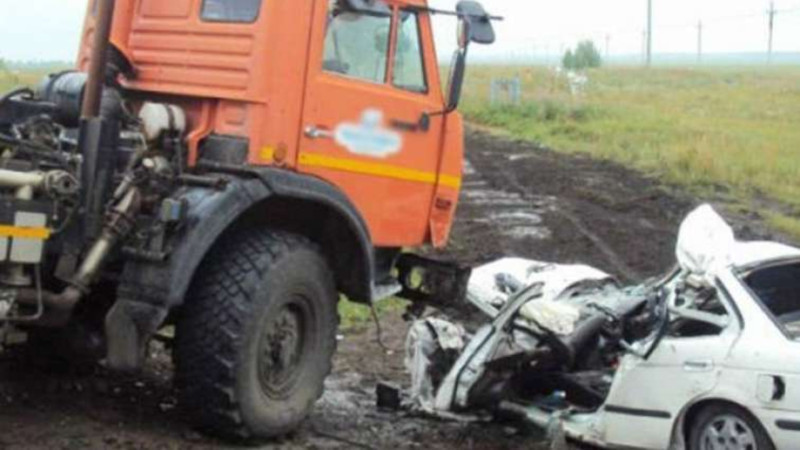 Bakıda avtomobili KamAZla toqquşub - Ölən var