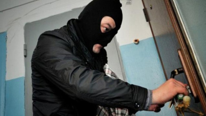 Abşeronda evdən 10 minlik OĞURLUQ Abşeronda evdən 10 minlik OĞURLUQ