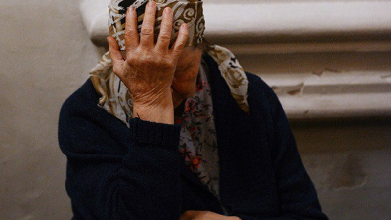 75 yaşlı qadın kişini şantaj etdi