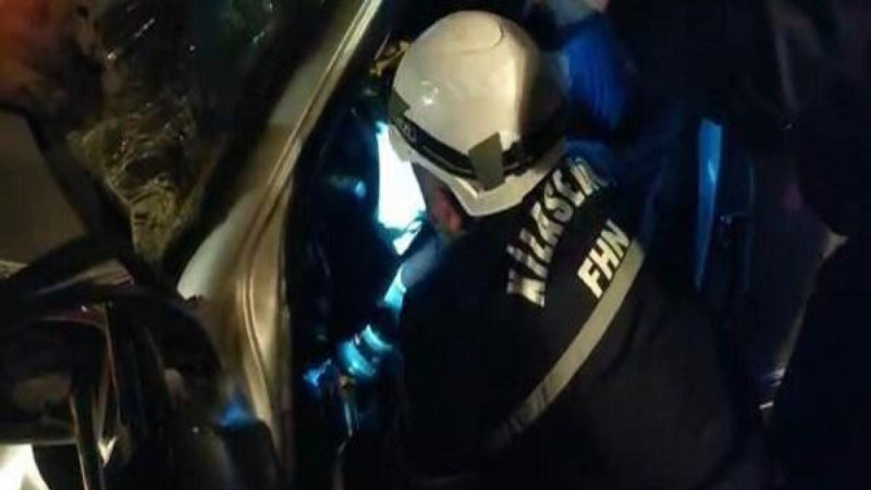 FHN: Avtomobildə sıxılı vəziyyətdə qalan şəxs xilas edilib - VİDEO FHN: Avtomobildə sıxılı vəziyyətdə qalan şəxs xilas edilib - VİDEO