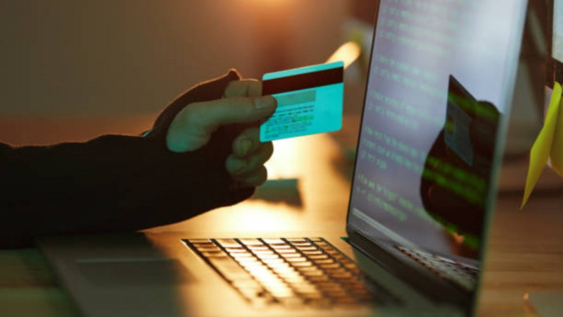 Canilər 7 manatı oğurlamaqdan da çəkinmədilər Canilər 7 manatı oğurlamaqdan da çəkinmədilər