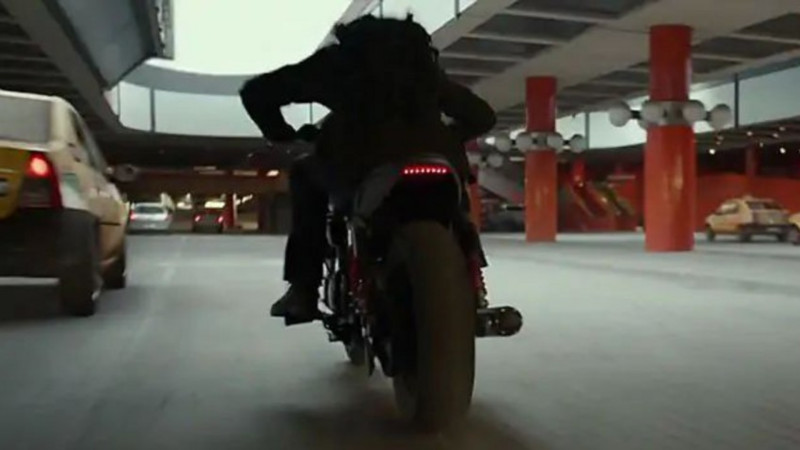 Bakıda avtoxuliqanlıq edən motosiklet sürücüləri həbs edildi - VİDEO  Bakıda avtoxuliqanlıq edən motosiklet sürücüləri həbs edildi - VİDEO