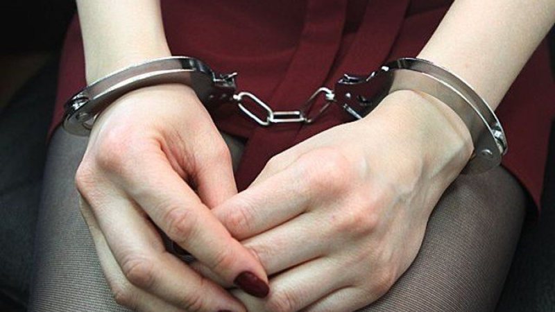 Bakıda qadın işlədiyi mağazadan 6500 manatlıq oğurluq etdi Bakıda qadın işlədiyi mağazadan 6500 manatlıq oğurluq etdi