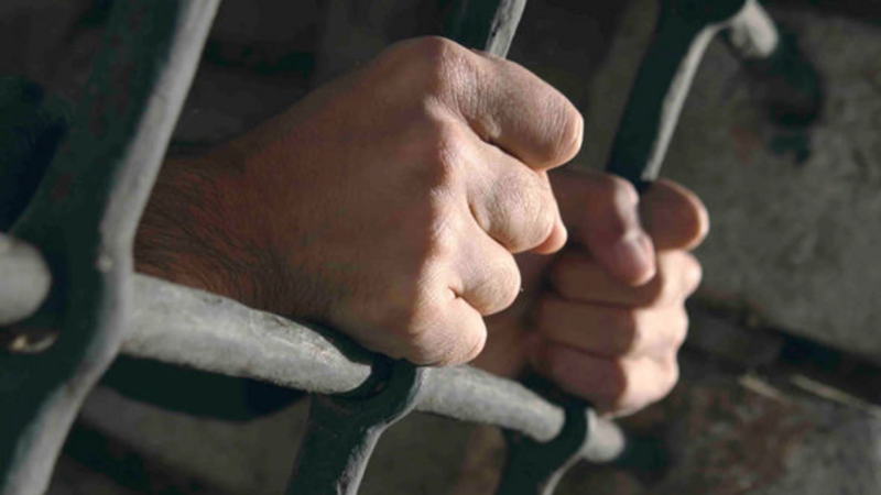 Qadın və kişi məhkumların sayı artıb