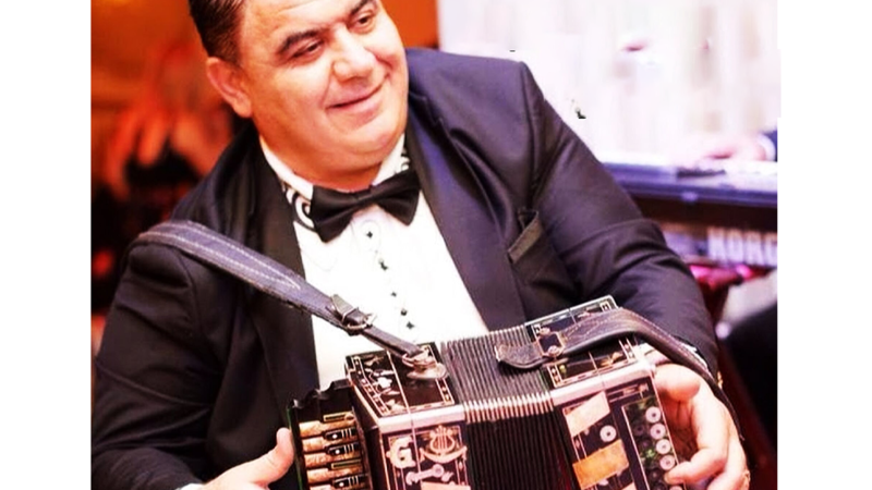 Məşhur mahnılarımızı oğurlayan erməni qarmonçunun ifaları silindi Məşhur mahnılarımızı oğurlayan erməni qarmonçunun ifaları silindi