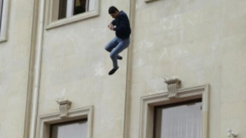 Bakıda DƏHŞƏTLİ İNTİHAR: Özünü 11-ci mərtəbədən atdı