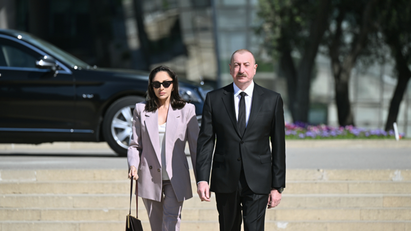 İlham Əliyev və Mehriban Əliyeva faşizmə qarşı mübarizədə həlak olanların xatirəsini anıblar - FOTO