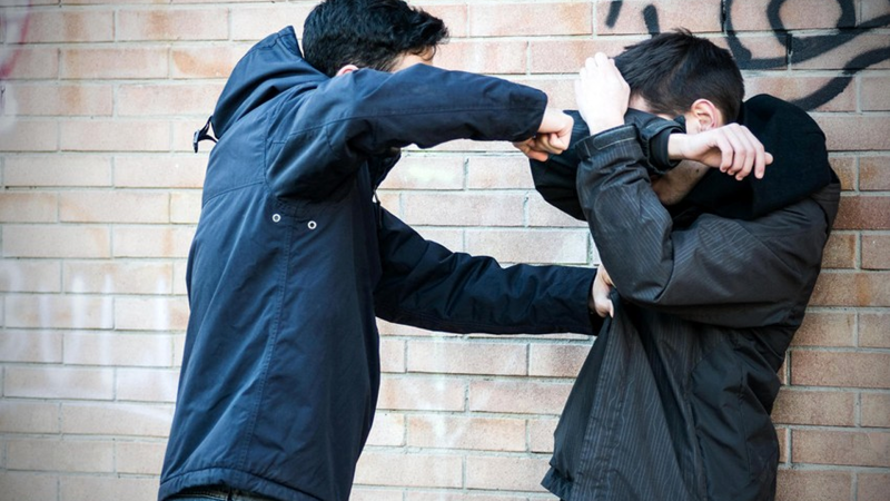 Bakıda məktəbdə insident: Şagirdə xəsarət yetirildi