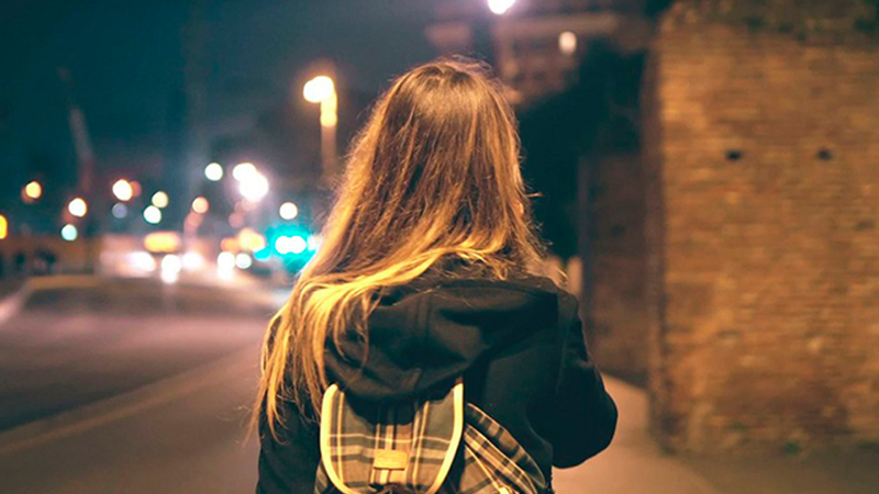 Dərsə getmək adıyla evdən çıxan məktəbli qız itkin düşdü Dərsə getmək adıyla evdən çıxan məktəbli qız itkin düşdü