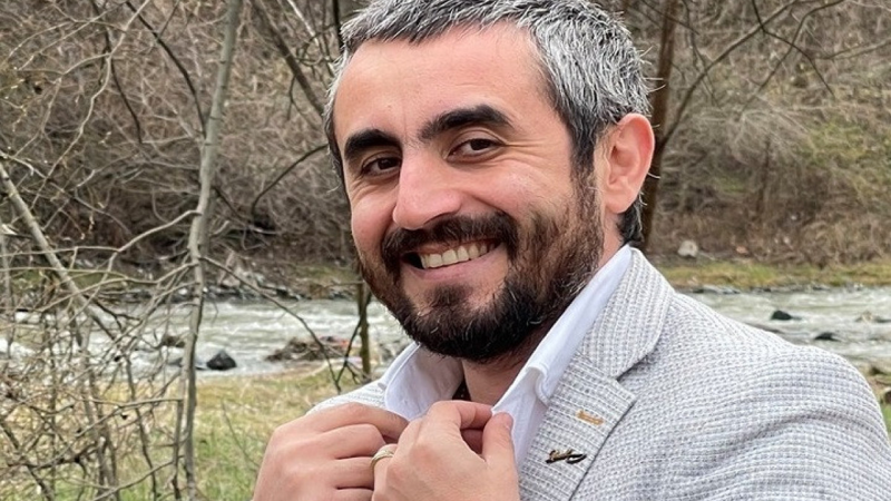 Nail Kəmərli 50 manata narkoman axtarır – FOTO