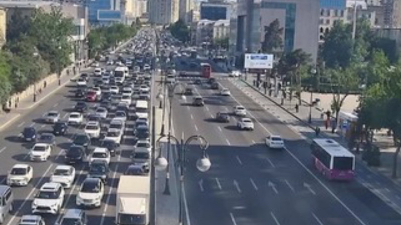 Bakının bir sıra yollarında tıxac yaranıb