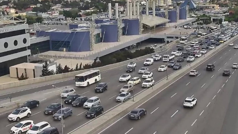 Bakıda yenə tıxac var - Sürücülərin diqqətinə