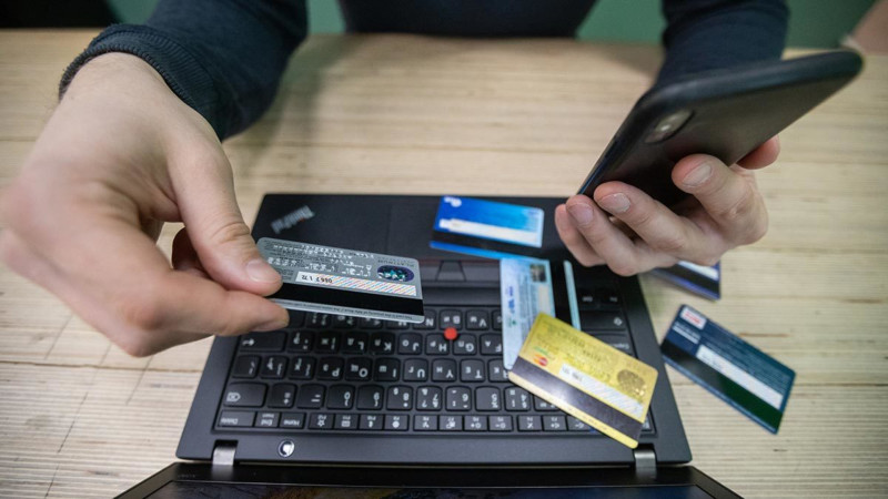 Dünən bank kartlarından 20 min manatdan çox pul oğurlanıb