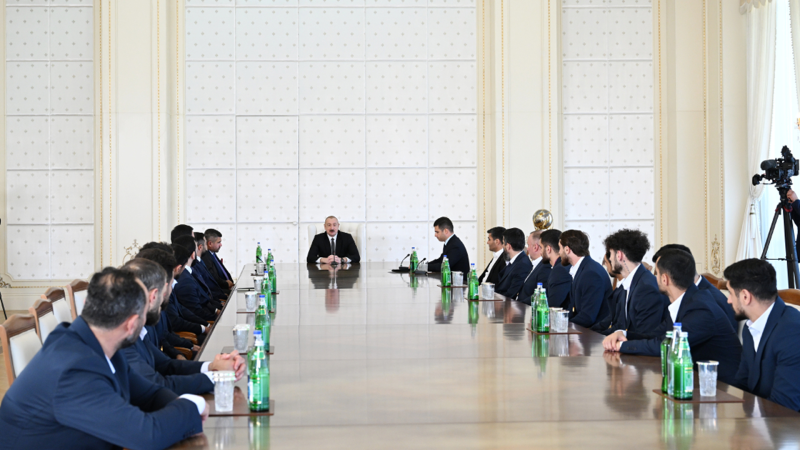 Prezident minifutbol üzrə dünya çempionatının qalibi olan Azərbaycan milli komandasının üzvlərini qəbul edib - FOTO