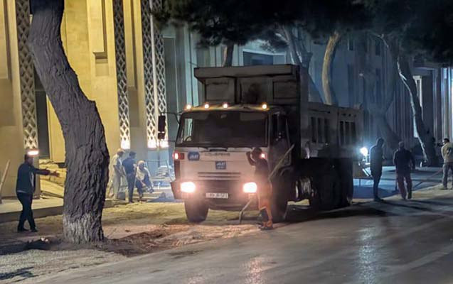 Ağacların dibini asfaltlayaraq parkinq etdilər - Cəzalandırılanlar var