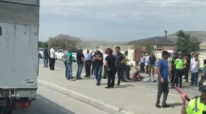 Ana və qızını maşın vurdu - Biri öldü + VİDEO