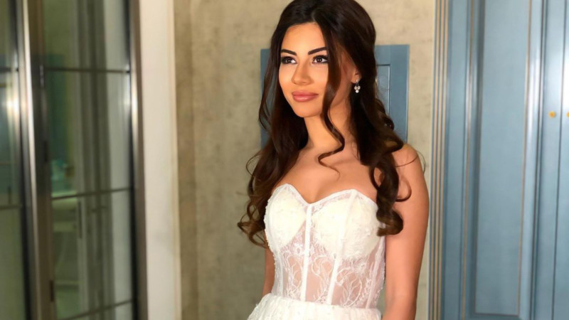 1 manat alıb yer süpürürdüm – Aysel Əlizadə