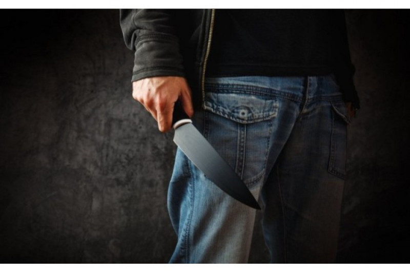 İki nəfər bıçaqlandı