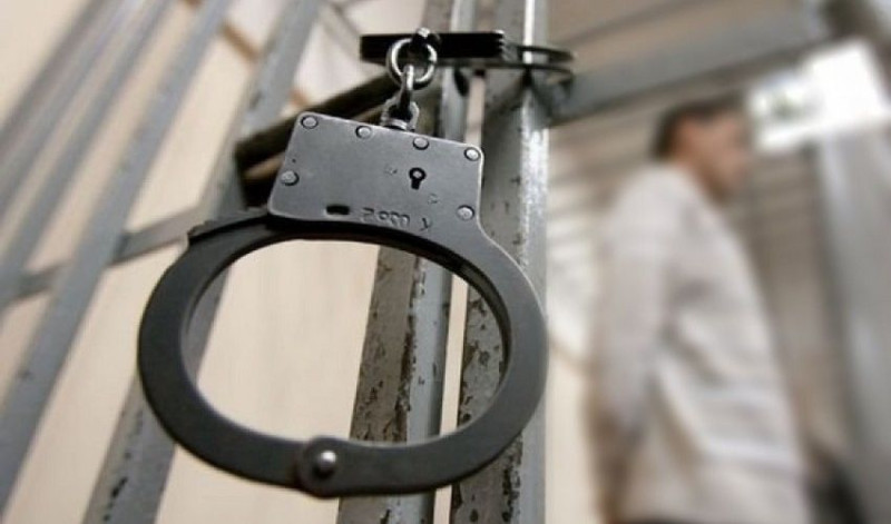 Belə maşın idarə edərlər? sözünə görə tanımadığı şəxsi küçədə döydü - HÖKM