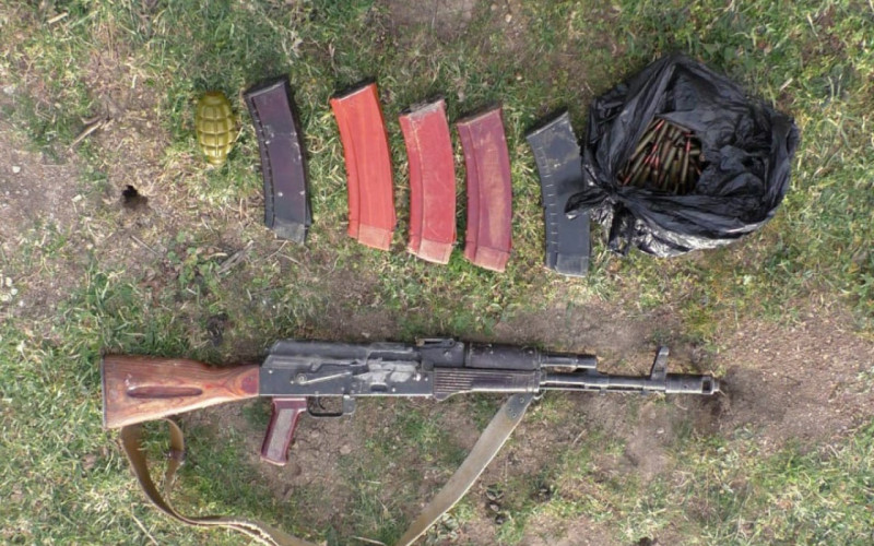 9 silah, 10 qumbara tapıldı 9 silah, 10 qumbara tapıldı