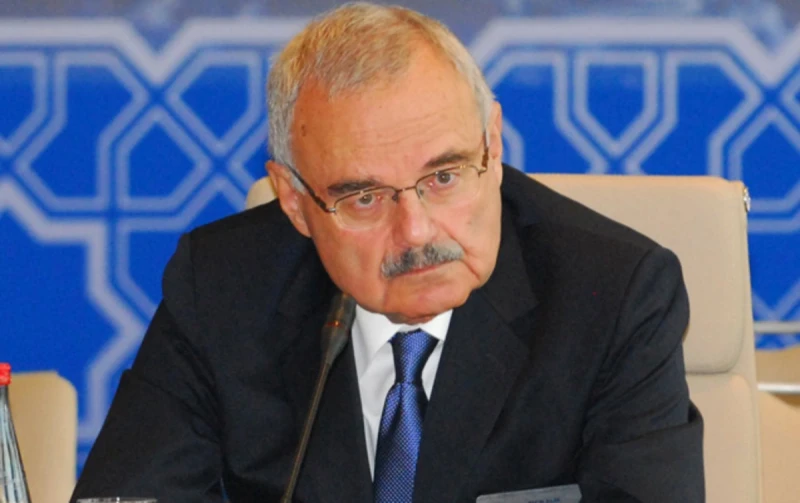 90 yaşım var, güclə beş addım atıram... - Artur Rasi-zadə 90 yaşım var, güclə beş addım atıram... - Artur Rasi-zadə