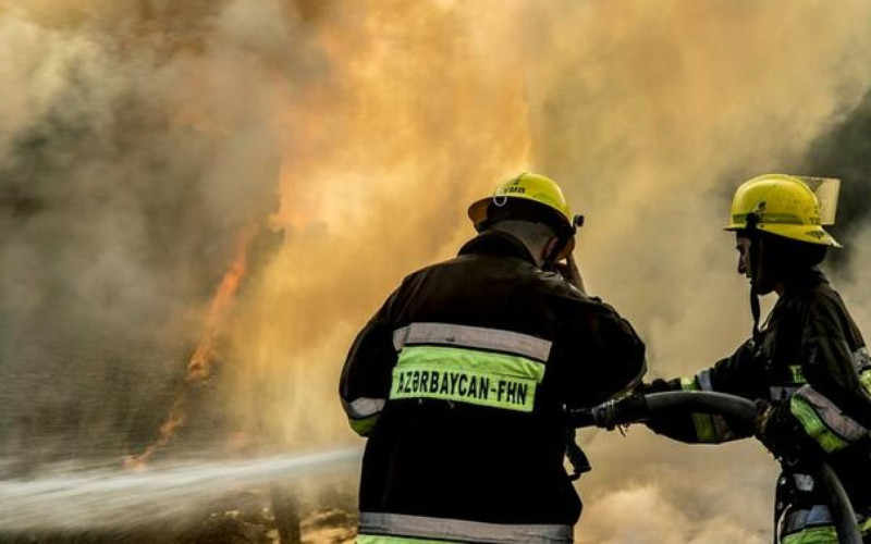 Abşeronda ev və maşın yandı Abşeronda ev və maşın yandı