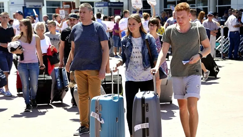 Azərbaycana milyonlar qazandıran xarici ölkə vətəndaşları - RƏQƏMLƏR + FOTO Azərbaycana milyonlar qazandıran xarici ölkə vətəndaşları - RƏQƏMLƏR + FOTO