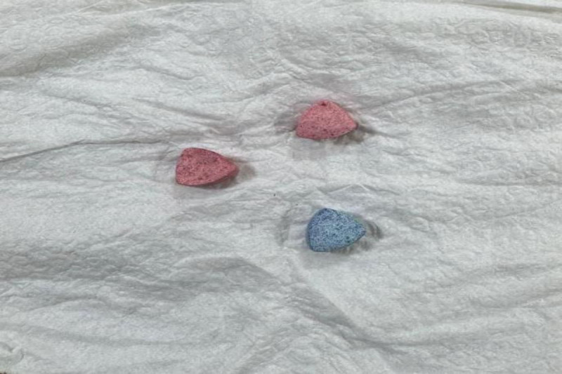 Məhkuma narkotik ötürülməsinin qarşısı alınıb - FOTO