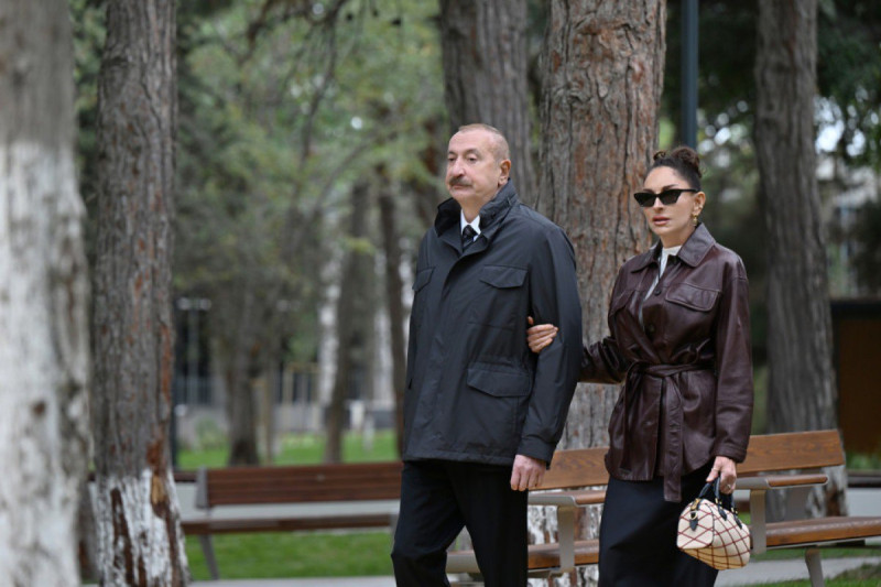 Prezident və xanımı Mehriban Əliyeva yeni parkın açılışında iştirak ediblər