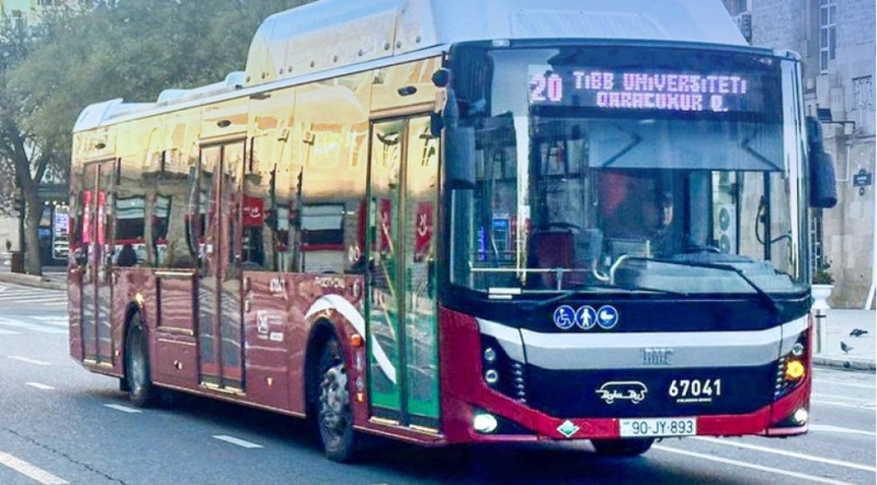 Bakıda 20 nömrəli avtobus sərnişinləri yarıyolda qoydu