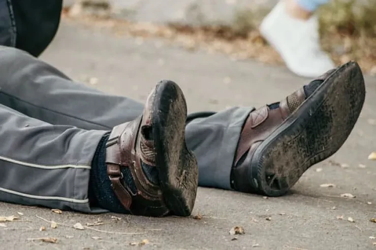 Bakıda sərxoş kişi küçədə yıxılıb öldü