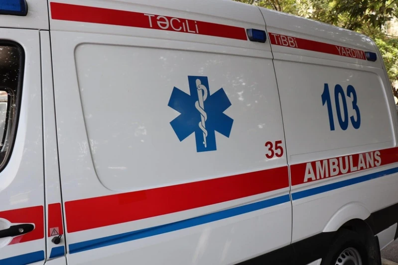 Bakıda parkda huşsuz vəziyyətdə tapılan yaşlı kişi öldü