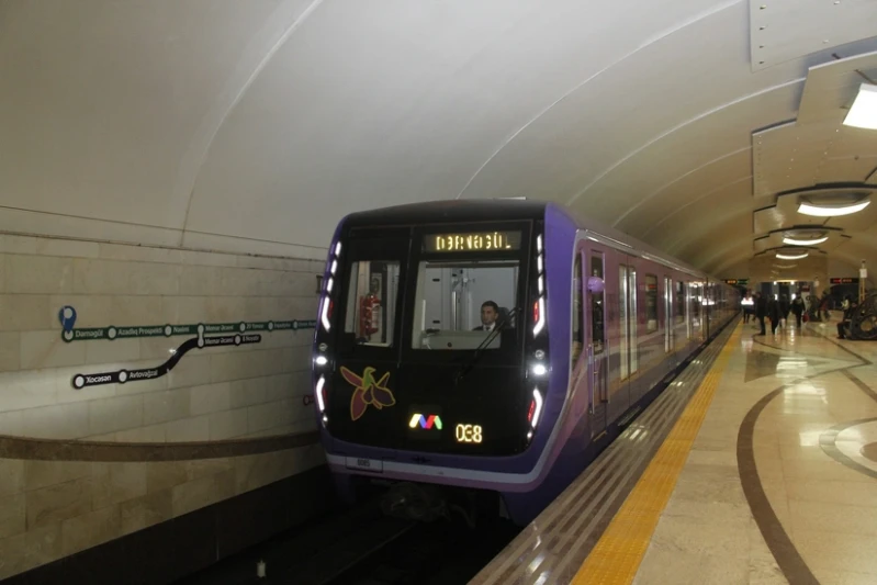 Bakı metrosunda problem yaranıb