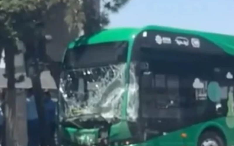 Balaxanıda avtobuslar toqquşdu - VİDEO